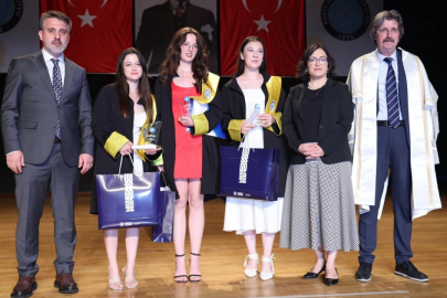 Bursa Büyükşehir Belediye Başkan Vekili Şahin Biba BUÜ Mimarlık Bölümü mezuniyet törenine katıldı
