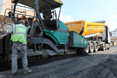 Karacabey'in Yenikaraağaç Mahallesi'nde yollar yenileniyor