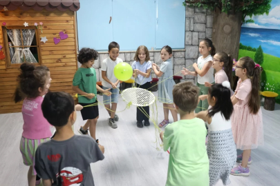 Osmangazi'de çocuklar yazı sanatla dolu dolu geçiriyor