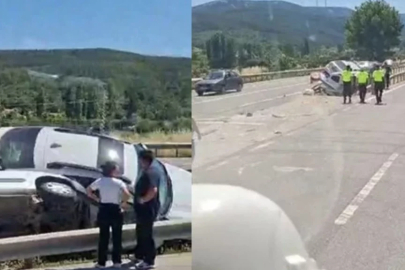 Bursa'da orta refüje saplanan iki araç bariyerlerin arasında sıkıştı