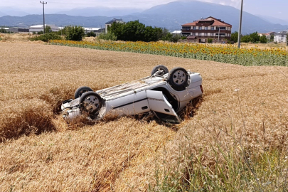 İnegöl'de trafik kazası: Otomobil tarlaya uçtu