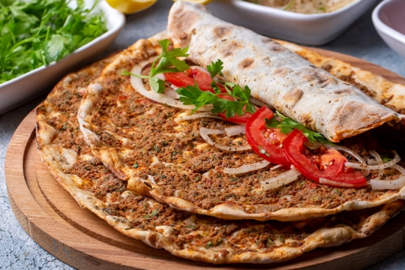Bakanlık Bursa'daki o firmayı ifşaladı: Lahmacuna sakatat koymuşlar!