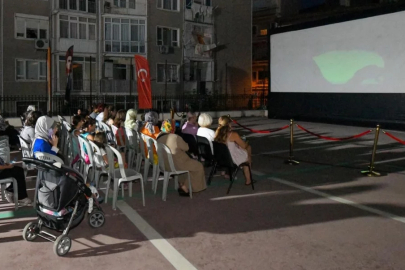 Osmangazi'de yaz akşamlarında açık hava sineması keyfi