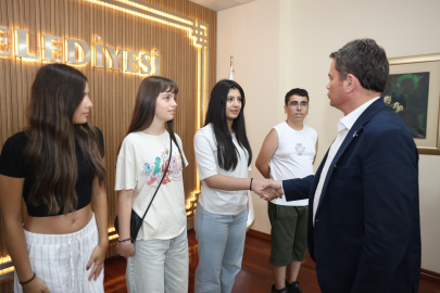 Osmangazi’de ücretsiz LGS kurslarının başarılı öğrencileri Başkan Aydın’la buluştu