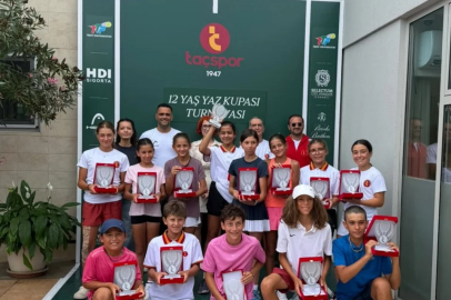 Osmangazi Belediyespor Tenis Takımı sporcusu Azra Özyardımcı'dan gururlandıran başarı