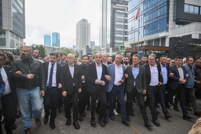 CHP Genel Merkezi'ne gelirken paralı bodyguard tutmuşlar!