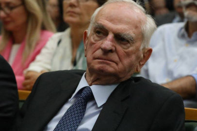70 yıldır CHP üyesi olan Önder Sav istifa etti