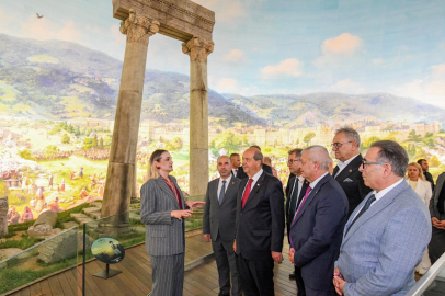 Ersin Tatar Bursa'da Panorama 1326 Müzesi'ni ziyaret etti
