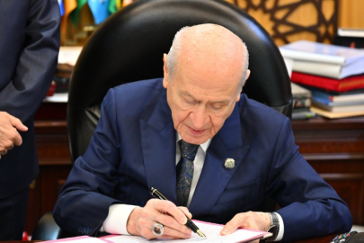 Devlet Bahçeli, "çerçeve yasa" teklifini imzaladı