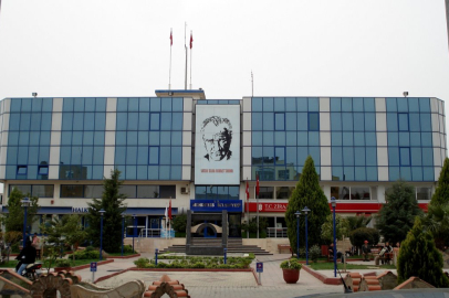 Menderes Belediyesi'ne operasyon: Başkan dahil 13 kişi gözaltında