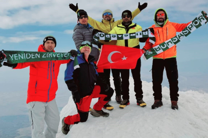 Bursalı dağcılardan Ağrı Dağı zirvesinde Bursaspor mesajı