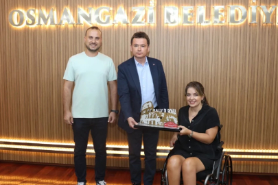 Osmangazi'nin başarılı pilotu Osmangazi Belediye Başkanı Erkan Aydın'ı ziyaret etti