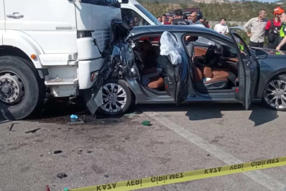 Bursa'da feci kaza: Kamyonet otomobile çarptı, yaşlı kadın hayatını kaybetti