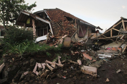 Endonezya'da deprem: Hayatını kaybedenlerin sayısı 51'e yükseldi