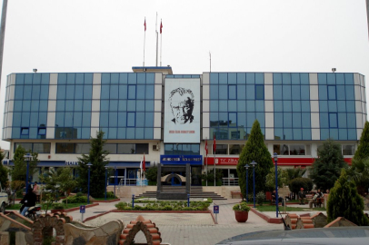 Menderes Belediyesi AKP'ye geçti