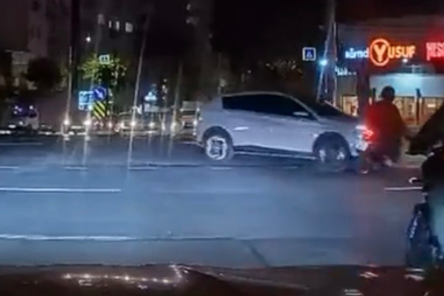 Bursa'da kırmızı ışıkta geçen otomobil motosiklete çarptı