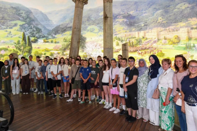 Kardeş şehirlerin gençleri Bursa'da bir araya geldi