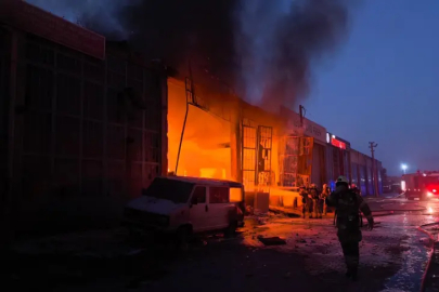 İnegöl’de boya imalathanesinde yangın: 3 iş yeri zarar gördü