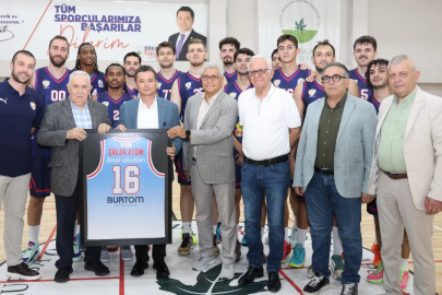 Osmangazi Belediye Başkanı Erkan Aydın'dan basketbola tam destek