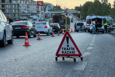 Bursa'da otomobilin çarptığı genç motosiklet sürücüsü yola savruldu