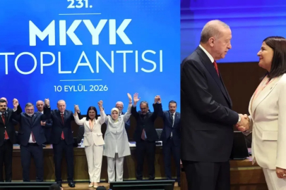 CHP'li Foça Belediye Başkanı Saniye Bora Fıçı AKP'ye geçti