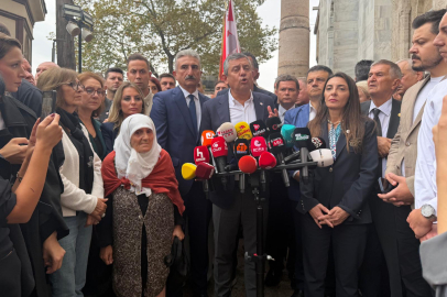 Özgür Özel’den Bursa’da Bozbey açıklaması: “Çıktığında YENİ Parti rozetini ben takacağım”