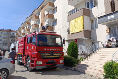 Bursa’da apartman dairesinde yangın: 2’si çocuk 4 kişi dumandan etkilendi