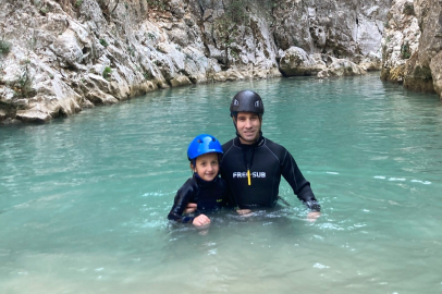 Bursa'nın en genç kanyoncusu: 8 yaşındaki Asya, Abadiye Kanyonu'nu geçti