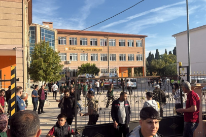 Manisa'da okul önünde silahlı saldırı: 10 öğrenci yaralandı, saldırgan gözaltında