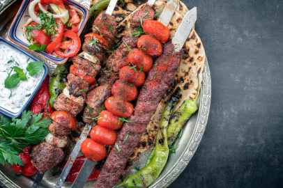 Bursa'da bu firmalardan yemek yiyenler dikkat: Kebap diye kanatlı eti yedirmişler!