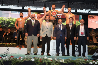 Bursa Büyükşehir güreşçisinden Cumhurbaşkanlığı Kupası’nda üçüncülük başarısı 
