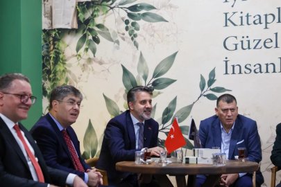 Bursa Büyükşehir Belediye Başkan Vekili Biba, üniversitelilerle buluştu