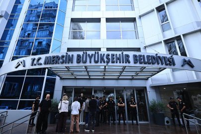 Mersin’de 3 belediyeye operasyon: Vahap Seçer dahil 59 kişi gözaltına alındı