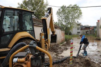 Mudanya Esence'de sel ve su baskınına müdahale sürüyor