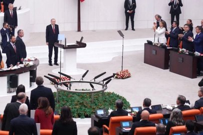 TBMM'de yeni yasama yılı başladı: Cumhurbaşkanı Erdoğan kürsüye geldi, YENİ Parti salonu terk etti