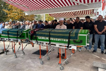 Bursa’da evlerinde ölü bulunan çift gözyaşlarıyla uğurlandı