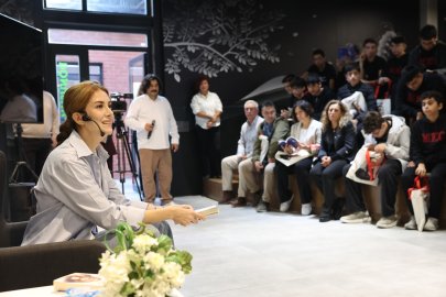 Oyuncu Elit Andaç Çam Nilüfer'de gençler ve işçilerle buluştu