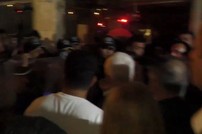 İzmir'de Cemil Tugay protestosuna polis barikatı