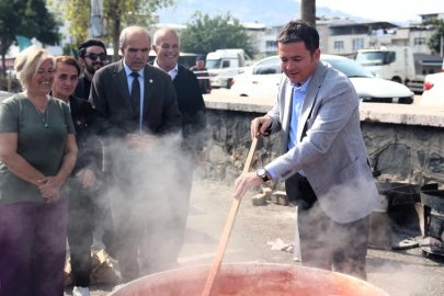 Osmangazi'de salça kazanları dayanışma için kaynadı
