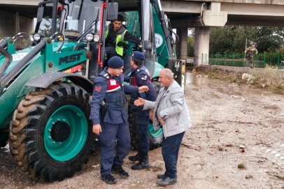 Bursa’da barakada mahsur kalan yaşlı adamı jandarma kurtardı