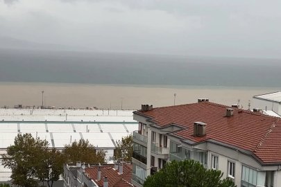 Bursa'da sel sularıyla taşınan çamur denize karıştı!