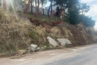 Bursa'da yağış sonrası istinat duvarı yıkıldı!