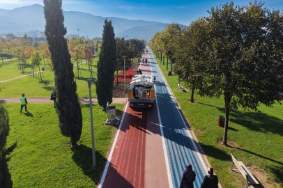 Bursa Büyükşehir’den park ve bahçelere düzenli bakım