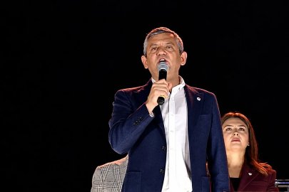 Özgür Özel’den Halk TV önünde kayyum tepkisi: “Teslim olmayacağız, direneceğiz”