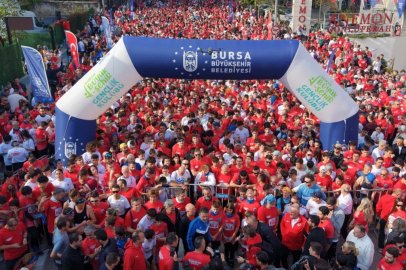 Binlerce Bursalı 'Büyükşehir Cumhuriyet Koşusu'nda koştu