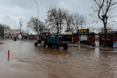 Bursa'da sağanak hayatı felç etti