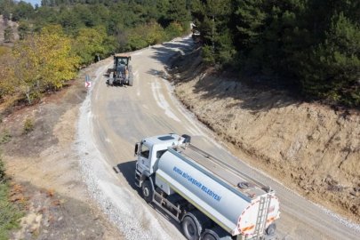 Büyükşehir'den Keles'in üç mahallesinde yol mesaisi