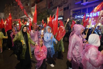 Bursa'da Cumhuriyet coşkusu yağmura rağmen dinmedi