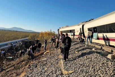 İspanya'da hızlı tren kazası: En az 39 kişi hayatını kaybetti