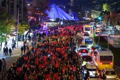 Bursa'da Cumhuriyet coşkusu meydanlara taştı